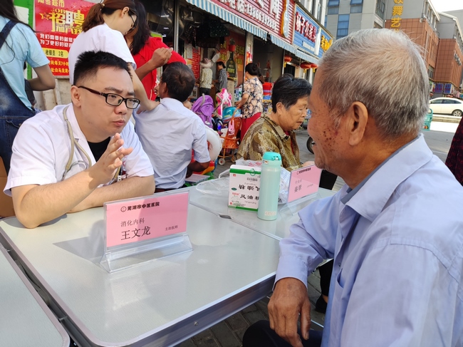 “不忘初心 牢記使命”服務(wù)百姓健康行動 ----市中醫(yī)醫(yī)院弋江區(qū)聯(lián)體進社區(qū)白馬中心義診活動紀實(圖3)