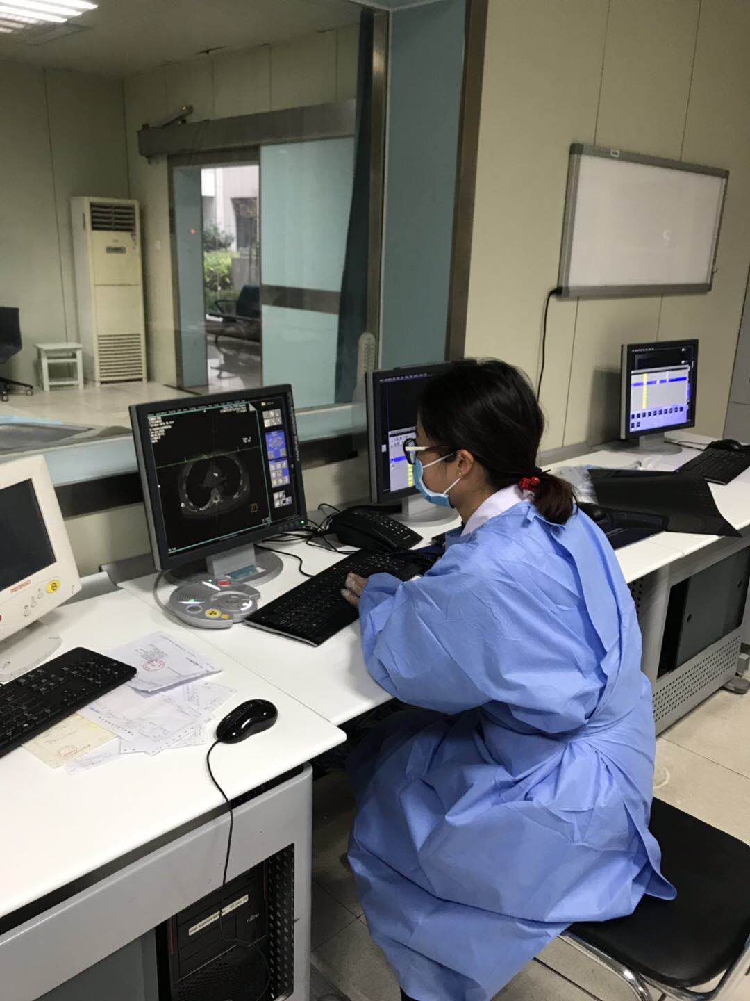 【讓黨旗在防控一線高高飄揚】新冠防控 黨員先行——醫(yī)技支部、醫(yī)學(xué)影像科積極做好新型冠狀病毒感染的肺炎防控工作(圖1)