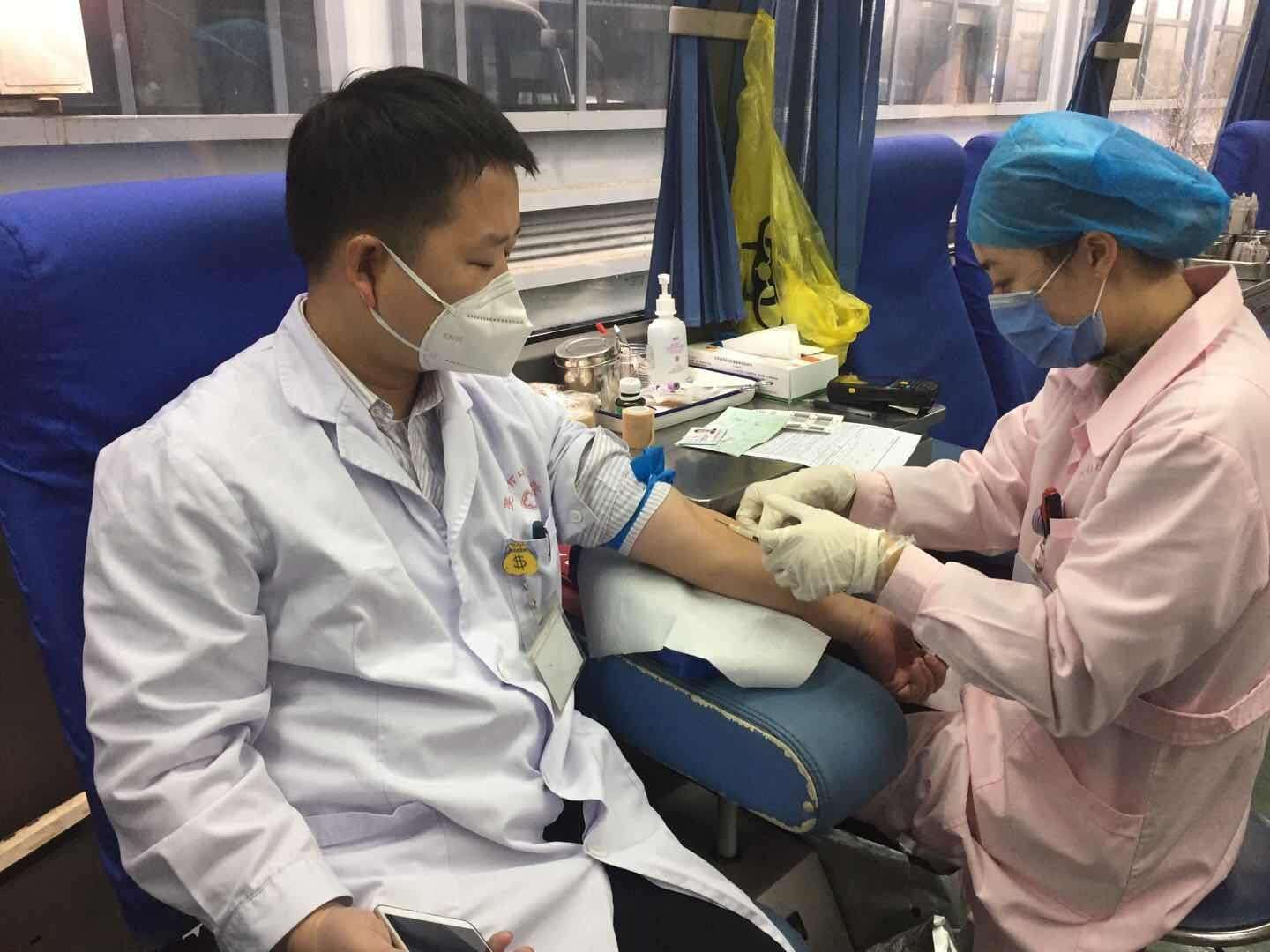 【讓黨旗在防控一線高高飄揚】為愛逆行，市中醫(yī)院各支部黨員積極獻血助力抗“疫”(圖2)
