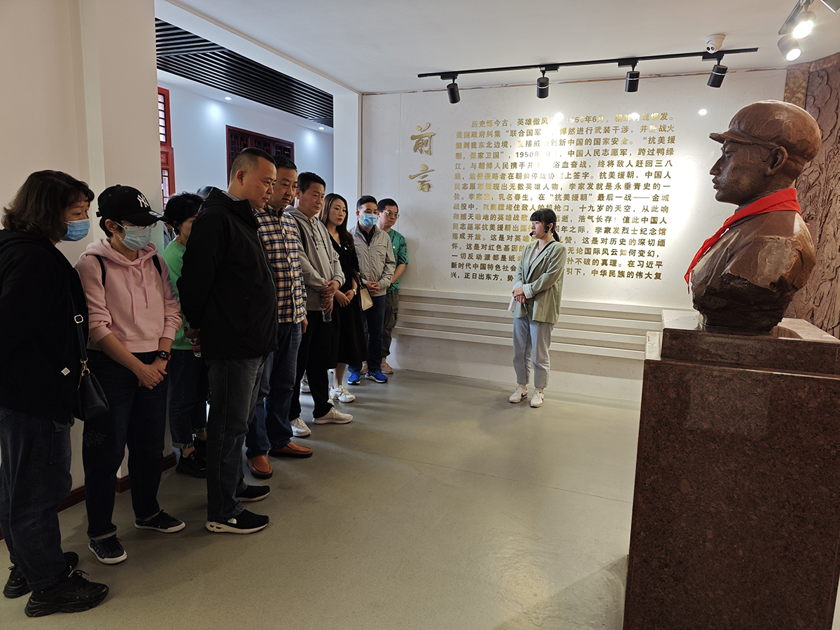 我院行政第一黨支部聯(lián)合行政第二黨支部開展“緬懷先烈 不忘初心”主題黨日活動(dòng)(圖1)