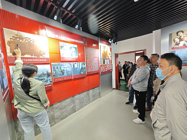 我院行政第一黨支部聯(lián)合行政第二黨支部開展“緬懷先烈 不忘初心”主題黨日活動(dòng)(圖6)