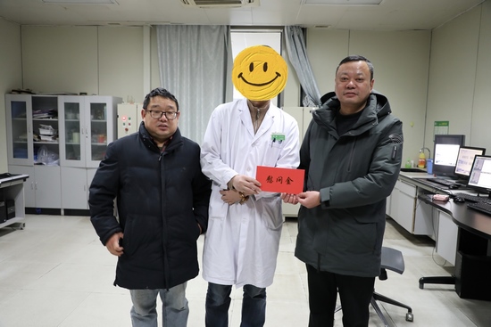 春節(jié)慰問送溫暖   醫(yī)院關(guān)懷暖人心  ——院工會開展節(jié)前走訪慰問病困職工活動(圖5)