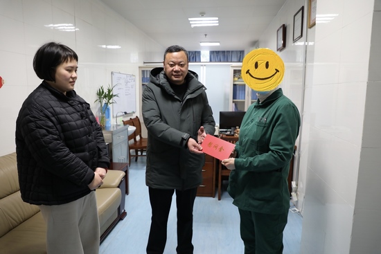 春節(jié)慰問送溫暖   醫(yī)院關(guān)懷暖人心  ——院工會開展節(jié)前走訪慰問病困職工活動(圖3)